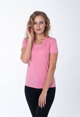 Женская розовая футболка